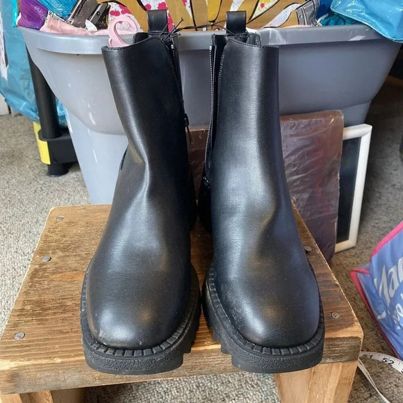 Y2K Chunky Heels Sam/Libby Chelsea Ankle Black Faux Leather Boot Womens 8.5 Goth - Picture 2 of 12
